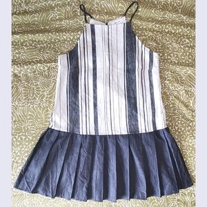 Mod Ref Linen Blend Gray and White Pleated Dress